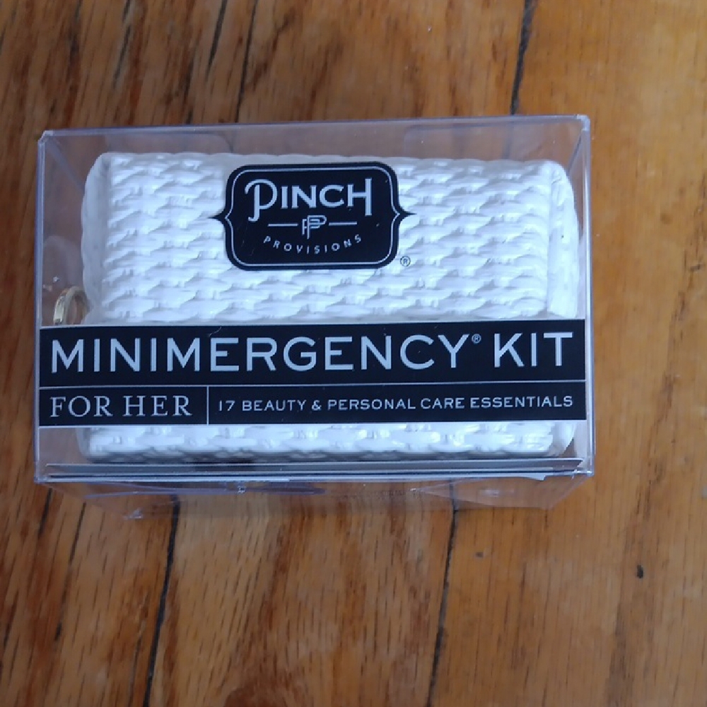 Givy White Mini Emergency Kit for Her